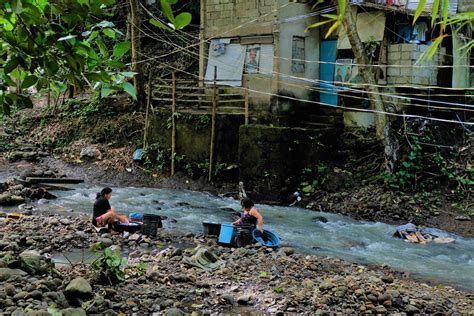 iniyot sa ilog